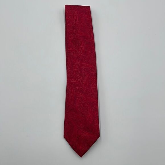 Red paisley 100% silk chaps necktie - Picture 1 of 5